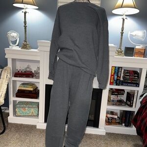 Fruit of the Loom Unisex athleisure / lounge wear.